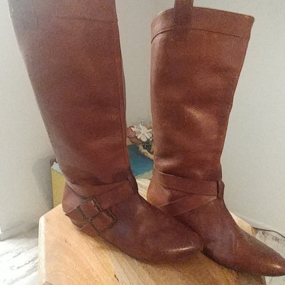 Brown Ginani Bini boots.